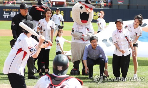 시구ㆍ시타하는 위안부 피해 할머니