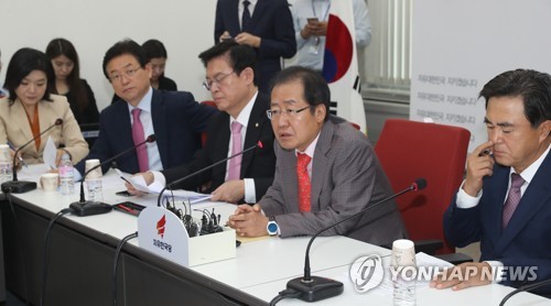 발언하는 홍준표 대표