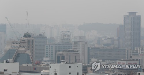 미세먼지와 안개 가득한 휴일 아침