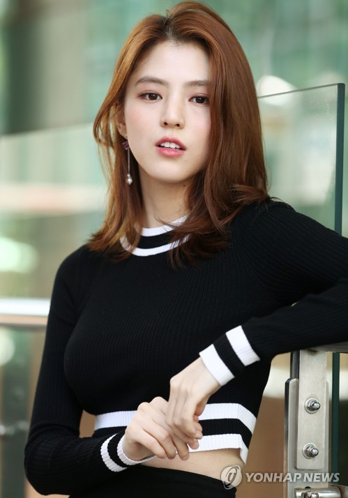 '다만세' 신예 한소희 "넝쿨째 굴러온 운, 놓치지 않아야죠" - 2