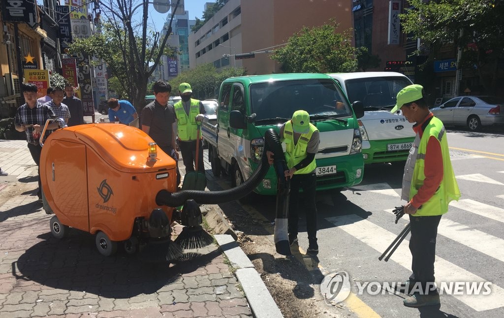 길거리 청소도 '로봇이 한다'