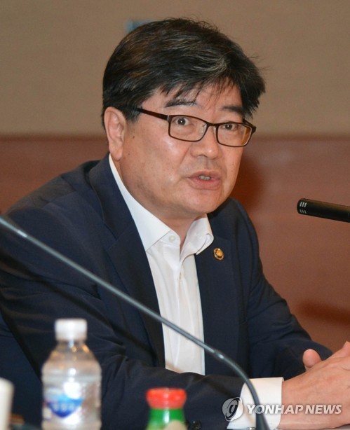 모두 발언하는 김용진 기획재정부 차관