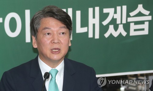 안철수, 천안 전통시장에서 최고위원회의