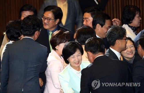 밝게 웃는 더불어민주당
