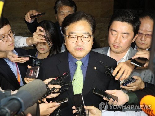 답변하는 우원식 원내대표