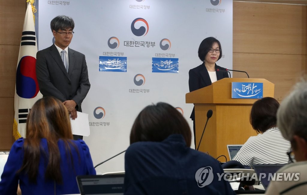 브리핑하는 신고리공론화위 대변인