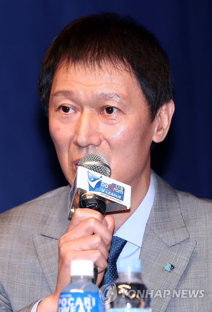 인사말하는 이정철 IBK기업은행 감독