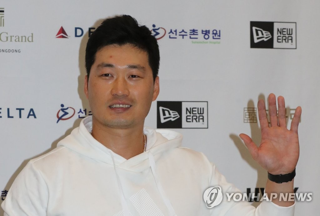 손 흔드는 오승환