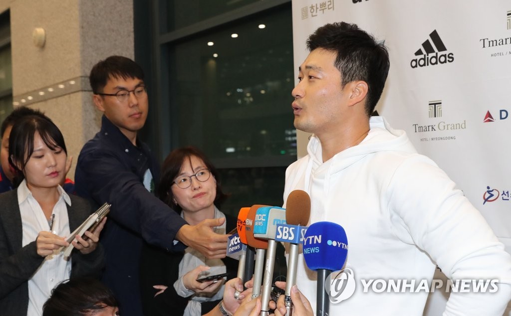 오승환 귀국 "아쉬운 시즌, 거취는 모든 가능성 고려"