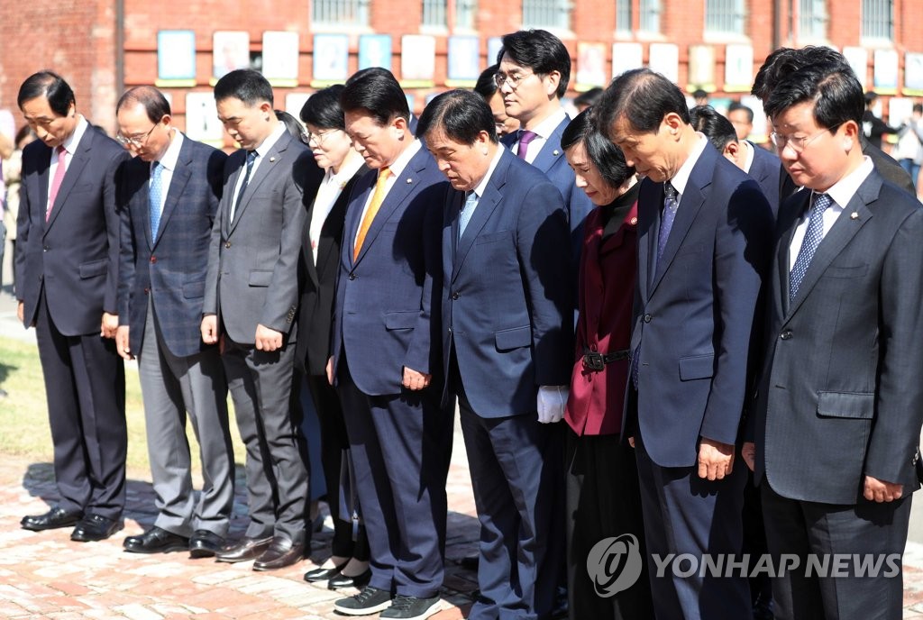 순국선열 추모하는 정무위