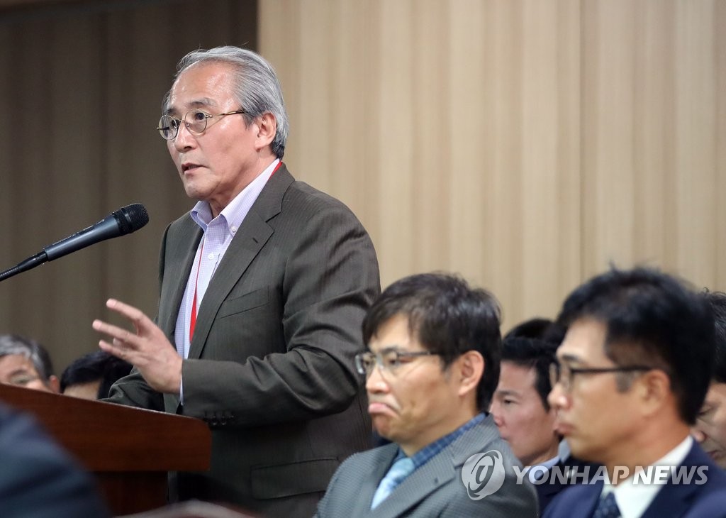교문위 국감 출석한 박우홍 동산방화랑 대표