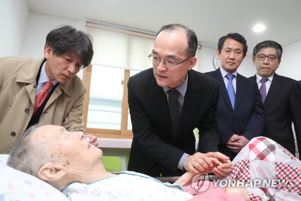 박종철 열사의 부친 찾아간 검찰총장