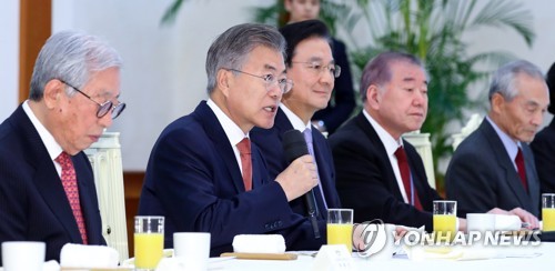 남북정상회담 원로자문단 간담회, 인사말하는 문 대통령