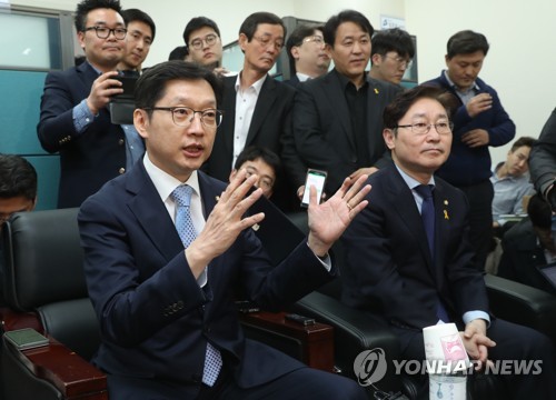 적극 답변하는 김경수 의원