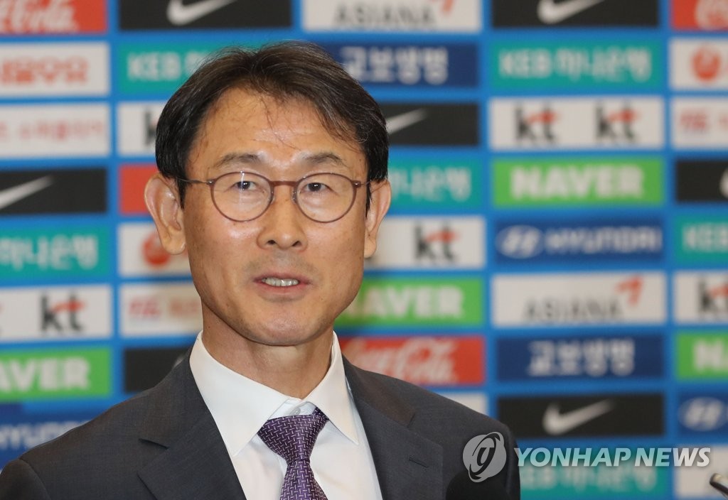 윤덕여 여자축구대표팀 감독