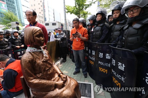 부산 일본영사관 앞 평화의 소녀상