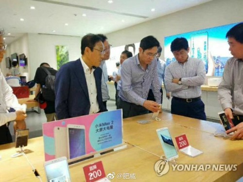 '중국 출장' 이재용, 현지 스마트폰 매장 방문