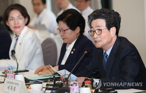 인사말하는 이목희 일자리위원회 부위원장