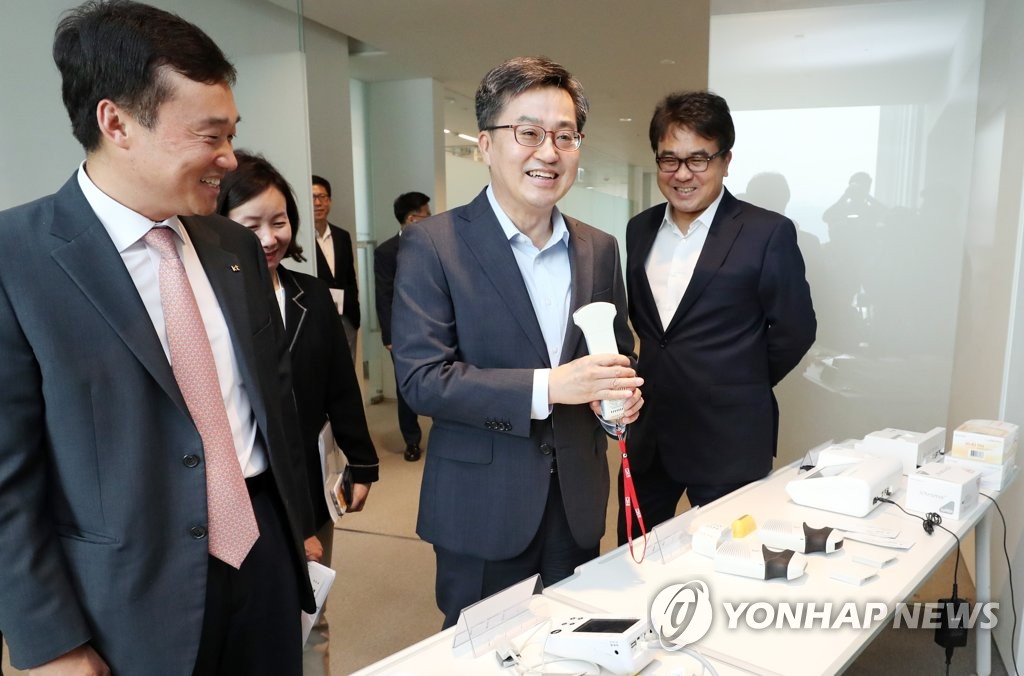 디지털 헬스케어 분야 현장 체험하는 김동연