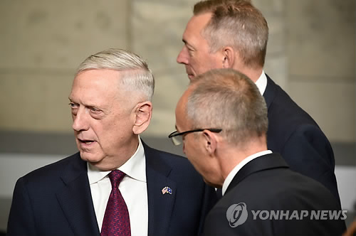 나토 국방장관회의 참석한 매티스 美국방