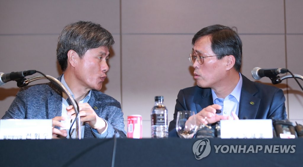 논의하는 한수원 사장