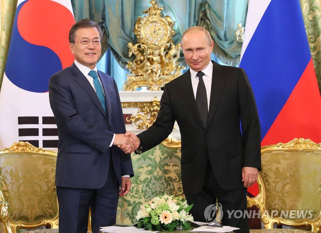 Moon sostendrá diálogos bilaterales con Putin y Pence al margen de las cumbres de la ASEAN y la APEC
