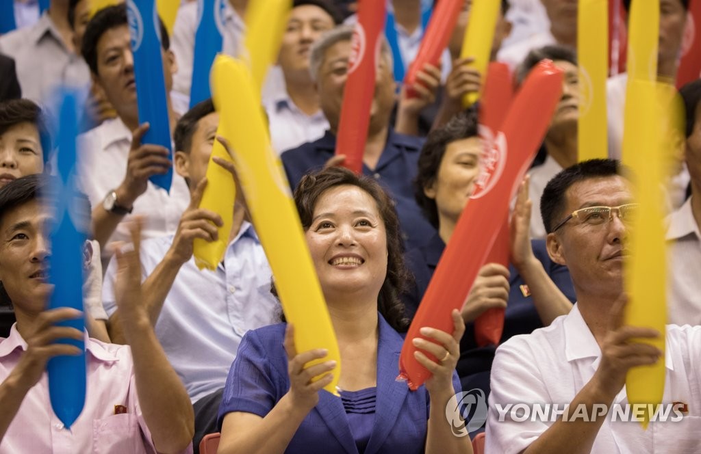 '남북통일농구에 함박웃음'