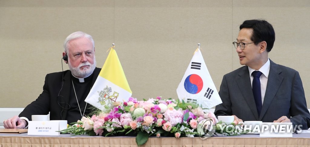 가톨릭 신자 의원들 만난 폴 갤러거 대주교