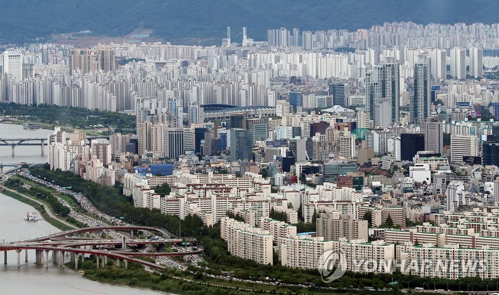 서울 남산에서 바라본 아파트 밀집 지구 모습 [연합뉴스 자료사진]