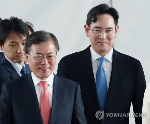문 대통령과 영접하는 이재용 부회장