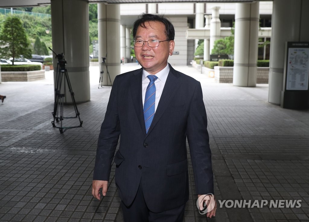 '긴급조치 9호' 재심 첫 공판 마친 김부겸