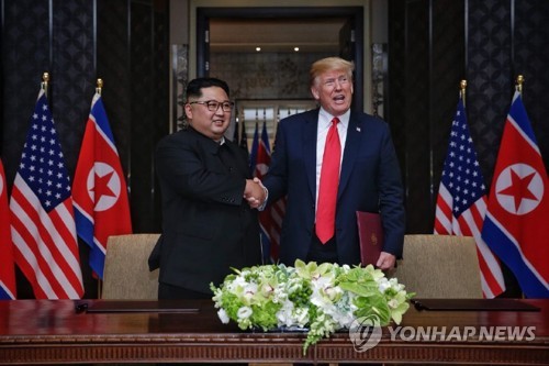 북미정상 '역사적 첫 악수'