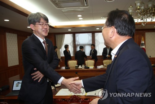 국정현안점검조정회의에 첫 참석한 통계청장