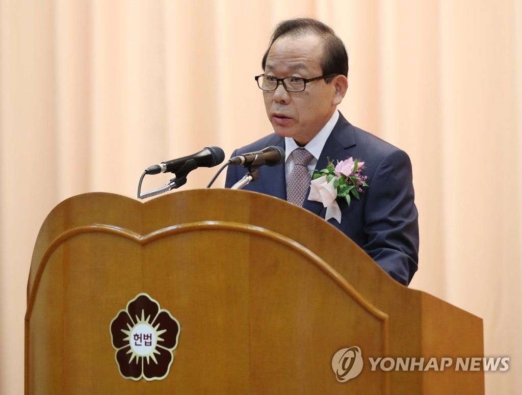 퇴임사하는 김이수 헌법재판관