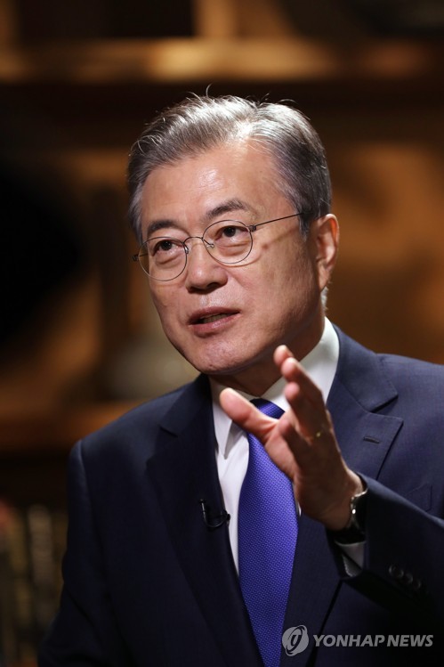 폭스 뉴스 채널과 인터뷰 하는 문 대통령