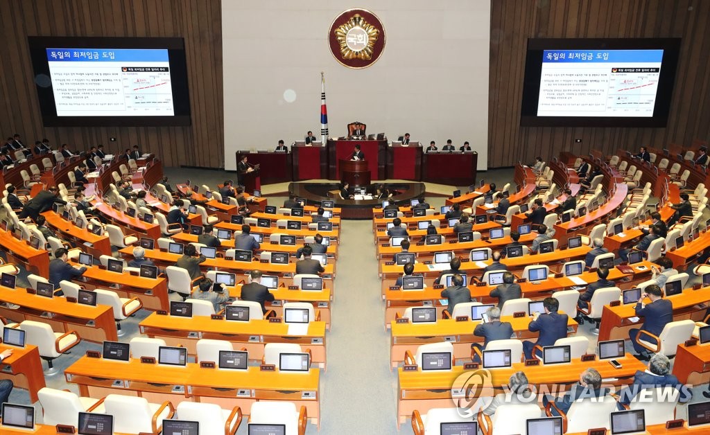 대정부 질문에 답하는 이낙연 총리