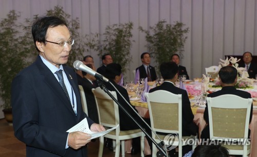 인사말 하는 이해찬 대표
