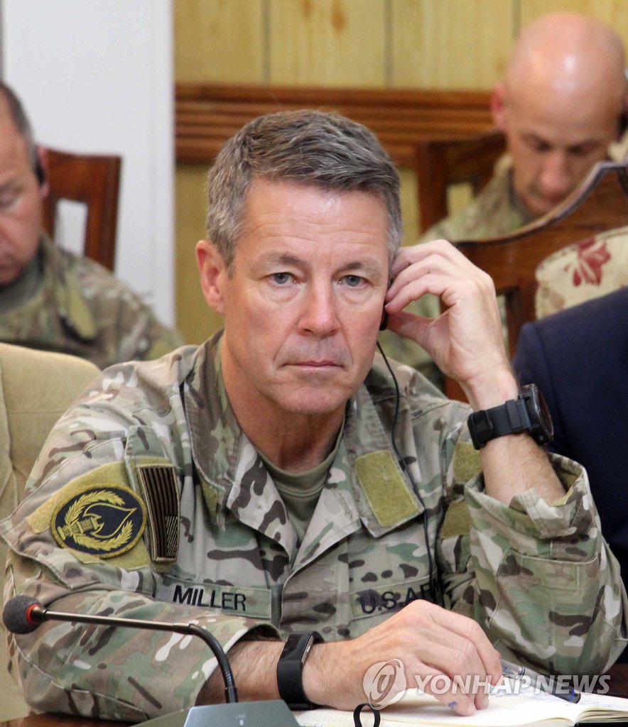 아프간 美사령관 참석 회의서 총격…사령관 무사·3명 사망