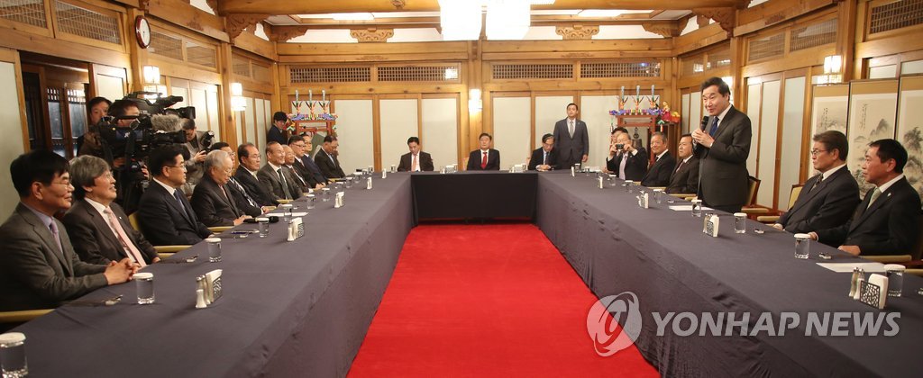 경총 지도부와 간담회서 인사말 하는 이낙연 총리