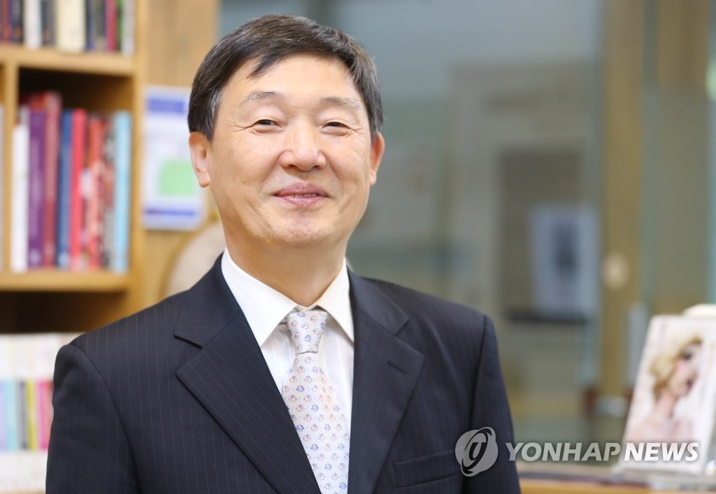 This file photo shows Kim Sa-in, director of the Literature Translation Institute of Korea. (Yonhap)