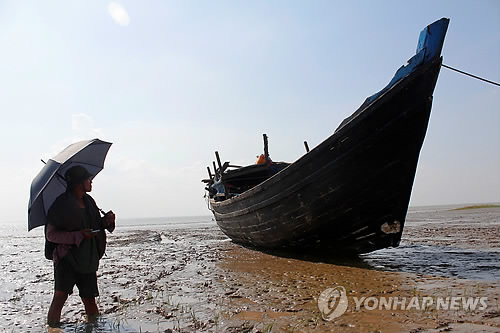 미얀마 경찰 '보트피플' 적발…로힝야족 추정 100여명