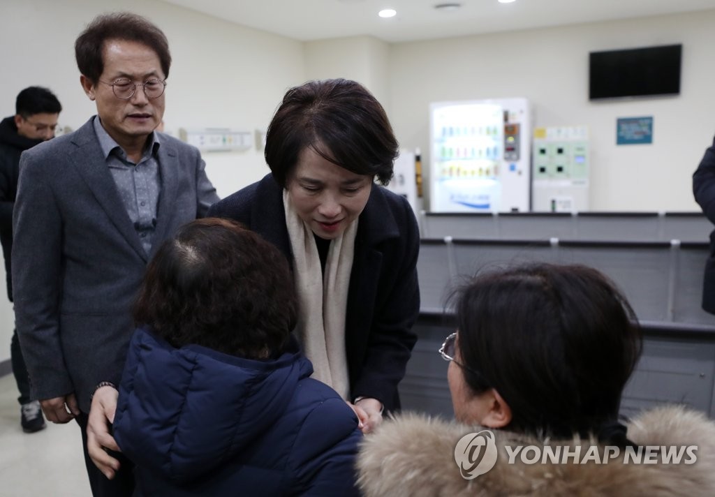 강릉 펜션사고 환자 부모 위로하는 유은혜-조희연