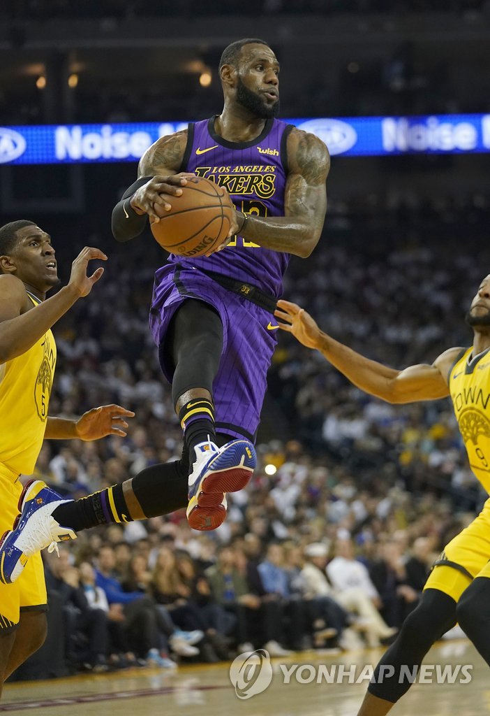 NBA 골든스테이트전에서 펄펄 나는 LA 레이커스 르브론 제임스