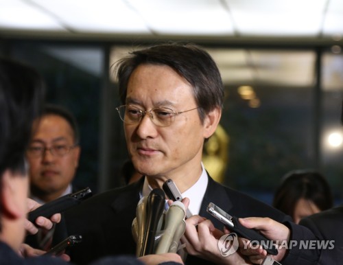 일본, 자산압류 항의 한국대사 초치…질문 답하는 이수훈 대사