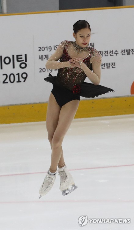 유영의 힘찬 점프
