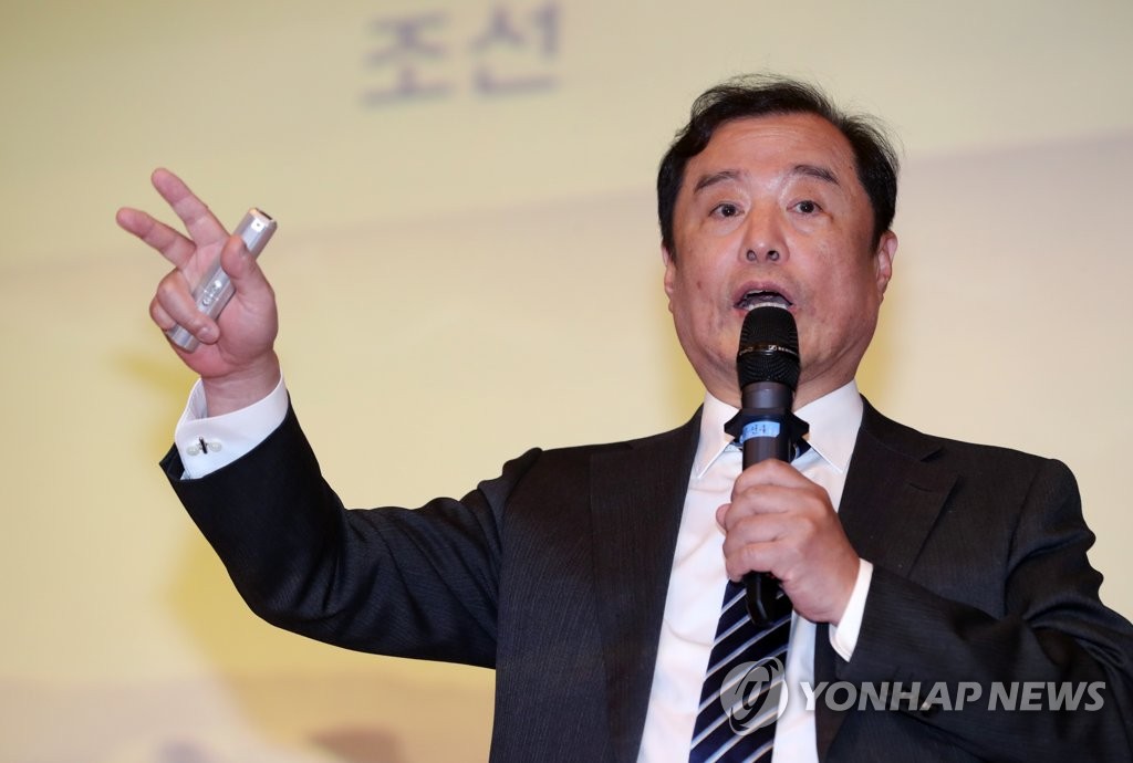 부산 찾아 대학생 앞에서 강연하는 김병준
