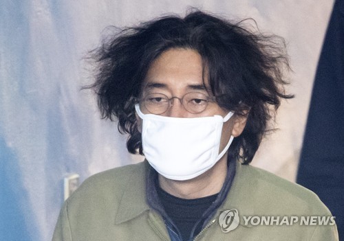 법정 향하는 이호진 전 태광 회장