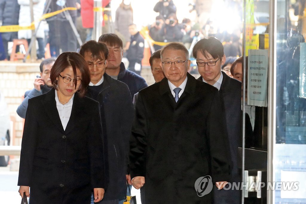 양승태 전 대법원장에게 쏠린 눈