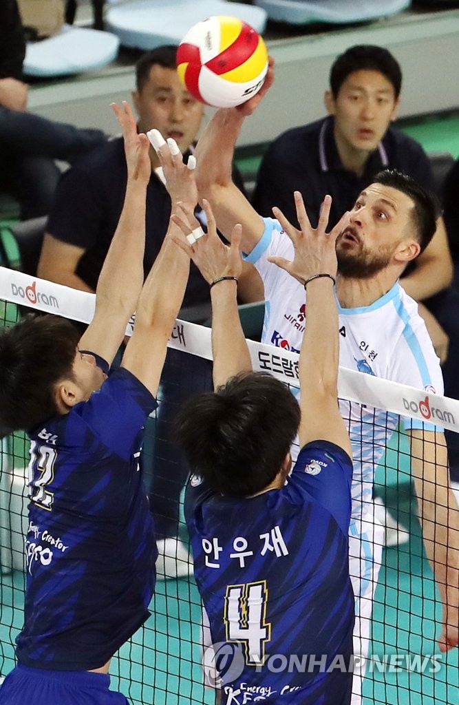 가스파리니 '표정으로 상대 제압한다'