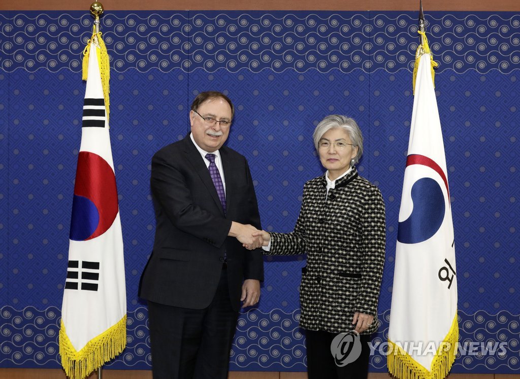 Kang Kyung-wha et Timothy Betts Kang Kyung-wha et Timothy Betts